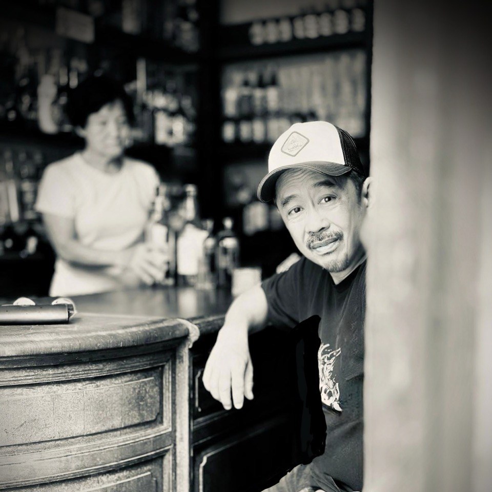 Black-and-white portrait of Ketch founder Kenneth Wong at a bar.